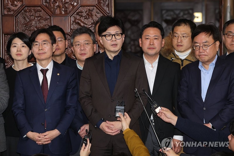 與 '내각총사퇴·국방장관 해임' <b>요구</b> 가닥…'尹 <b>탈당</b>' 결론 못내