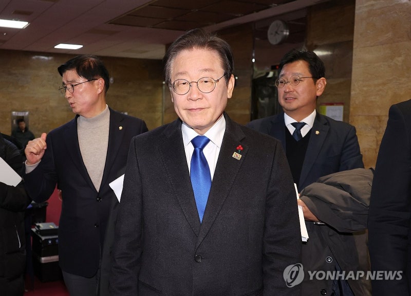 <b>이재명</b> "尹 탄핵 반드시 해내야…韓, 내란 동조세력 되지 말라"
