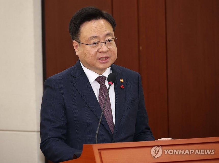 발언하는 조규홍 복지부 장관 (서울=연합뉴스) 류영석 기자 = 조규홍 보건복지부 장관이 5일 오전 서울 여의도 국회에서 열린 보건복지위원회 제11차 전체회의에서 발언하고 있다. 2024.12.5 ondol@yna.c