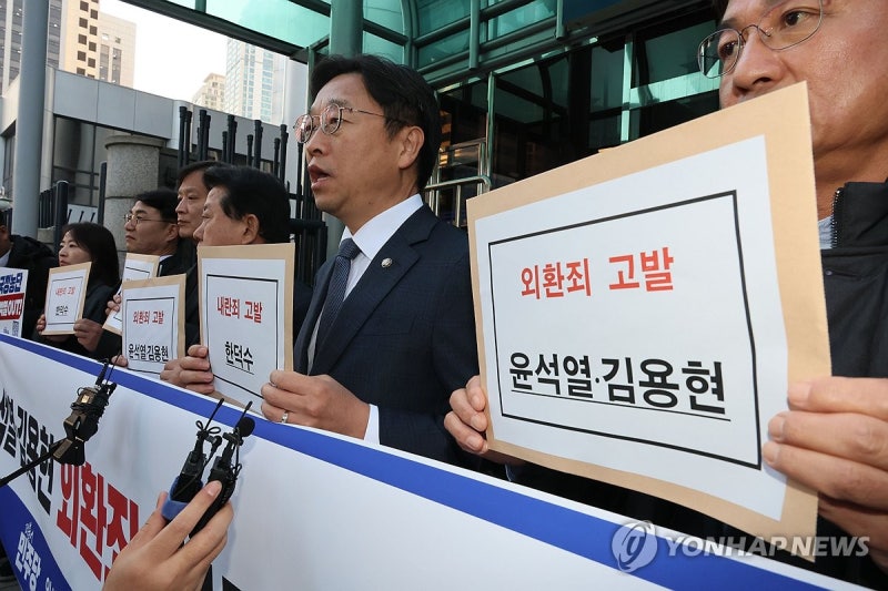 민주, 尹·<b>김용현</b> 일반이적죄 추가 <b>고발</b>…한총리 <b>내란죄 고발</b>(종합)