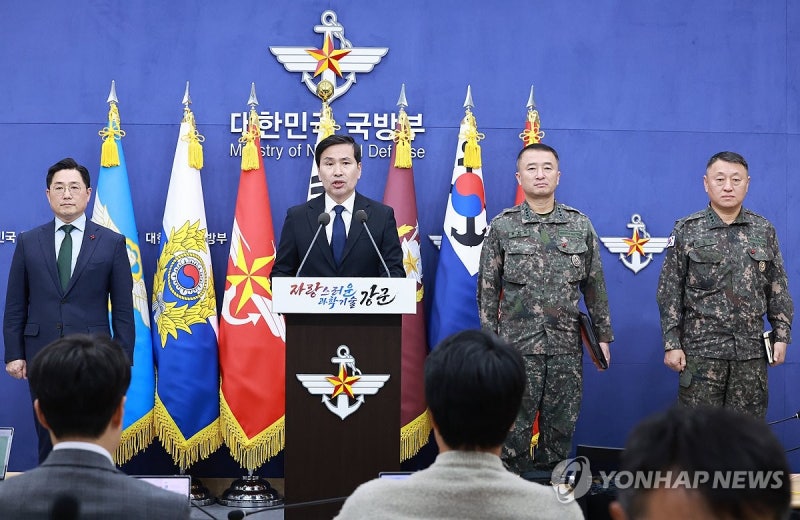국방부 "비상계엄 관련 <b>정보사령관</b>도 <b>직무정지</b>"