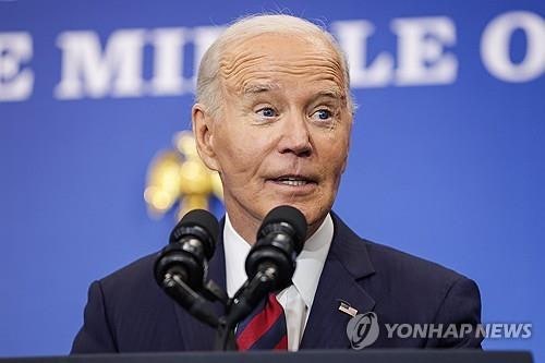 바이든, <b>트럼프</b> 향해 "높은 <b>보편관세</b> 부과, 중대실수 될 것"