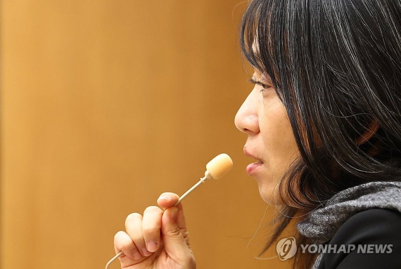 <b>기자 간담회</b>하는 <b>한강 작가</b>