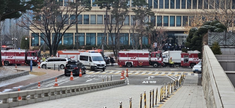 <b>국회</b> <b>소통관</b>서 불…기자·하객 등 <b>대피</b>