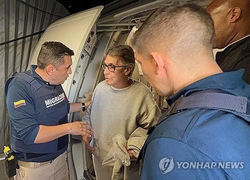 <b>콜롬비아 마약왕 오초아</b> 미국서 20여년 복역 후 <b>추방</b>