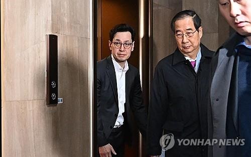 총리실 "韓대행, 비상<b>계엄</b> 사전<b>보고</b> 안 받아"…<b>김용현</b>측 해명(종합)