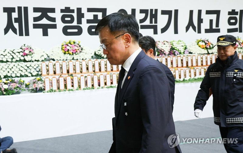 [<b>제주항공 참사</b>] 崔대행, 무안 <b>분향소</b> 조문…"안전한 나라 만드는 데 전...