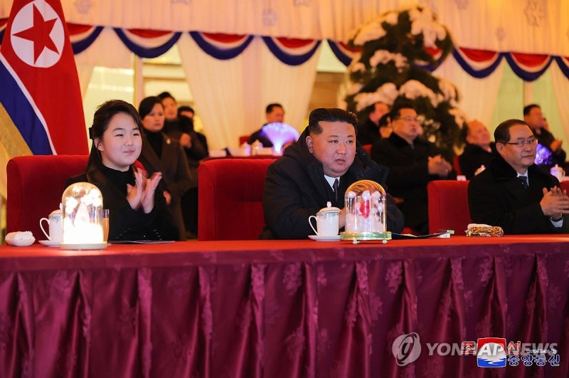 북한, <b>신년</b> 경축<b>공연</b> 진행