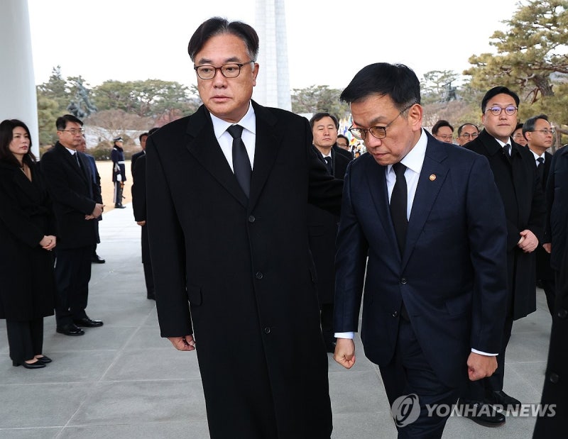 <b>대통령</b>실 실장·수석, 崔대행에 집단사의…野 "尹<b>탄핵저지</b> 항명"(종합)