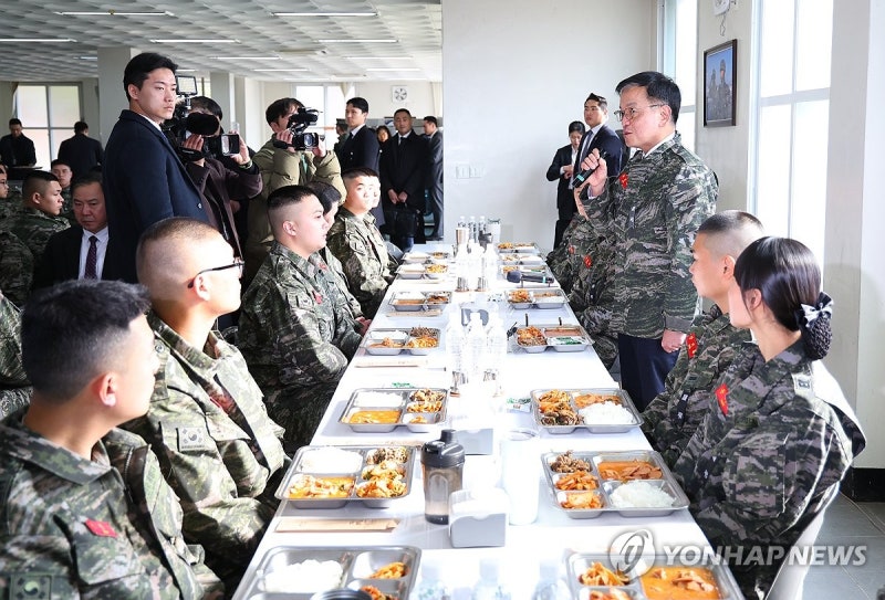 <b>최상목</b> 권한대행, <b>해병대</b> 장병 오찬 발언