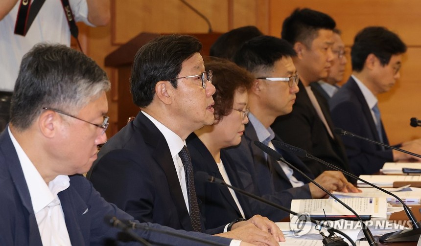 발언하는 노연홍 의료개혁특위 위원장 (서울=연합뉴스) 최재구 기자 = 노연홍 의료개혁특별위원회 위원장이 30일 서울 종로구 정부서울청사에서 열린 제6차 의료개혁특별위원회에서 발언하고 있다. 2024.8.30 jjae