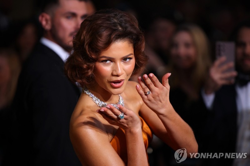 스파이더맨 커플 <b>약혼</b> 증거?…<b>젠데이아</b> 왼손 반지에 시선 집중