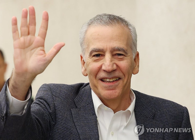 <b>귀임</b>길 오르는 <b>골드버그 주한 미 대사</b>