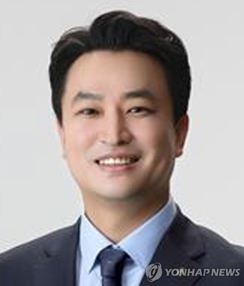 <b>교총 회장</b> "교원 정치기본권 단계적 확대 추진할 것"