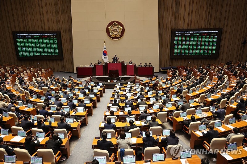 국회, '<b>내란</b>·김여사 <b>특검법</b>' 등 8개 법안 본회의 재표결