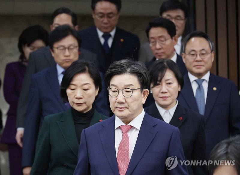 권성동·<b>홍준표</b>, <b>트럼프</b> 측근 <b>매너포트</b>와 비공개 <b>회동</b>(종합)