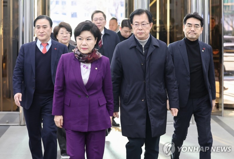 與, <b>국수본</b> 항의 방문…"野<b>이상식</b>과 통화 여부 사실 확인 필요"