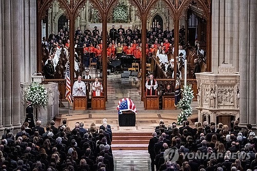 <b>카터</b> 前 美<b>대통령 국장</b> 엄수…바이든 "권력남용에 맞서야" 추도