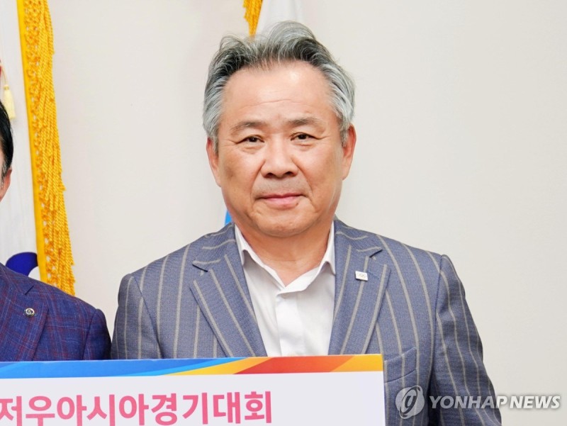 <b>이기흥</b> 대한<b>체육회장</b>, '<b>직무정지</b>' 계속…항고심도 기각