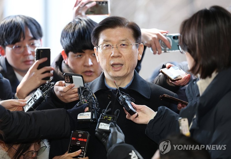 <b>경찰</b> 출석 <b>경호처장</b> "대통령 걸맞은 수사 돼야…현 방식 안돼"