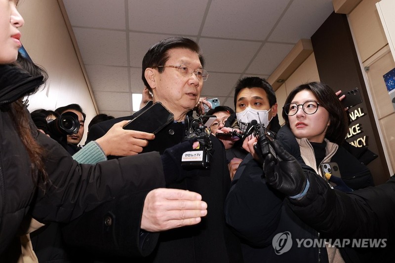 박종준 <b>경호처장</b>, <b>경찰 출석</b> 전 崔권한대행에 <b>사직</b>서 제출