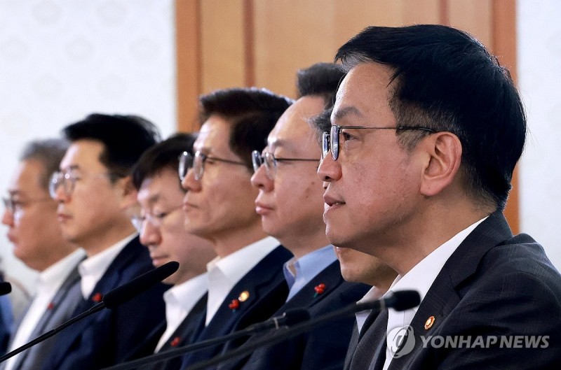 최상목 권한대행, 사회분야 <b>주요 현안 해법</b>회의 주재