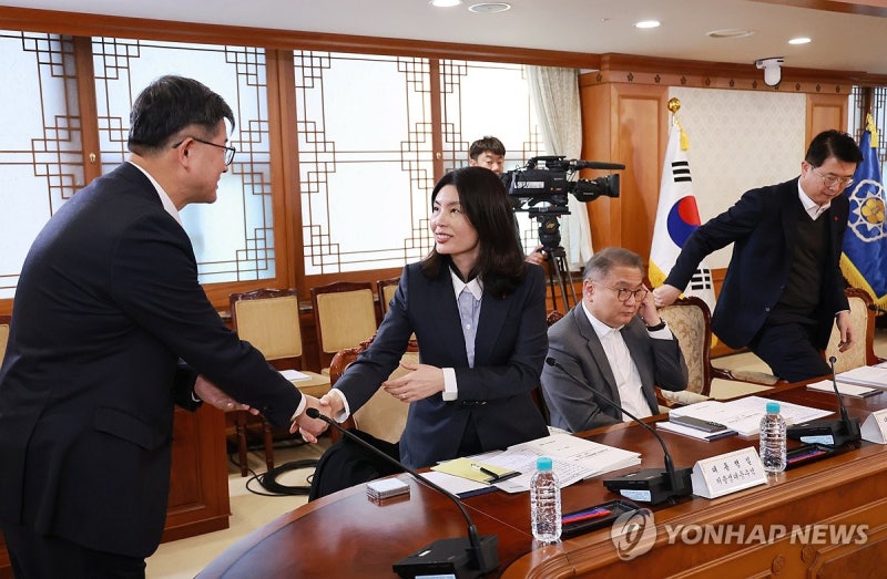 대통령실 참모진, 사회분야 <b>주요 현안 해법</b>회의 참석