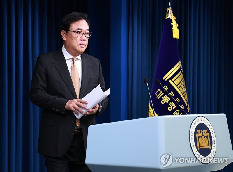 경찰, <b>정진석</b> 대통령<b>비서실장</b> 소환…비상<b>계엄</b> 관련 <b>조사</b>