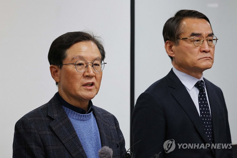 尹측 "<b>민주당</b>의 유튜버 내란선전죄 고발, 표현의 자유 제한"