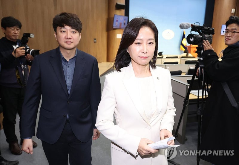 <b>허은아</b> "<b>이준석 상왕정치</b>" 李 "망상 버려라"…진흙탕 내홍(종합)