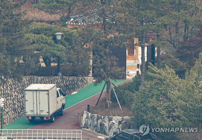 <b>정진석</b> "尹, 제삼장소·방문조사 가능…자기<b>방어권</b> 보장해야"(종합)