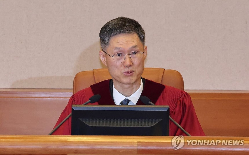 윤 대통령 탄핵심판서 발언하는 문형배 헌법재판소장 권한대행 (서울=연합뉴스) 이진욱 기자 = 문형배 헌법재판소장 권한대행이 14일 서울 종로구 헌법재판소에서 열린 윤석열 대통령 탄핵심판 사건 첫 변론기일에서 발언하고