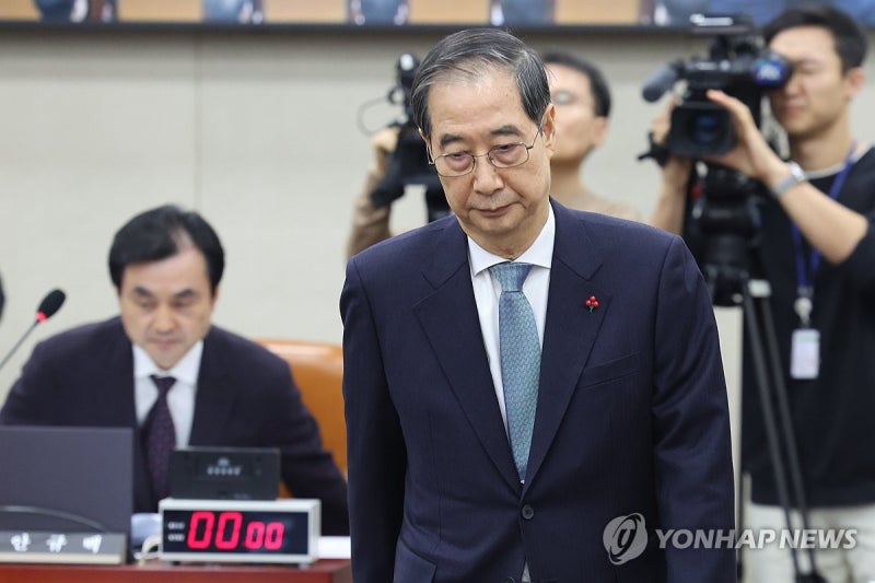 한<b>총리</b> "비상계엄 잘못됐다고 생각…막지 못해 송구"