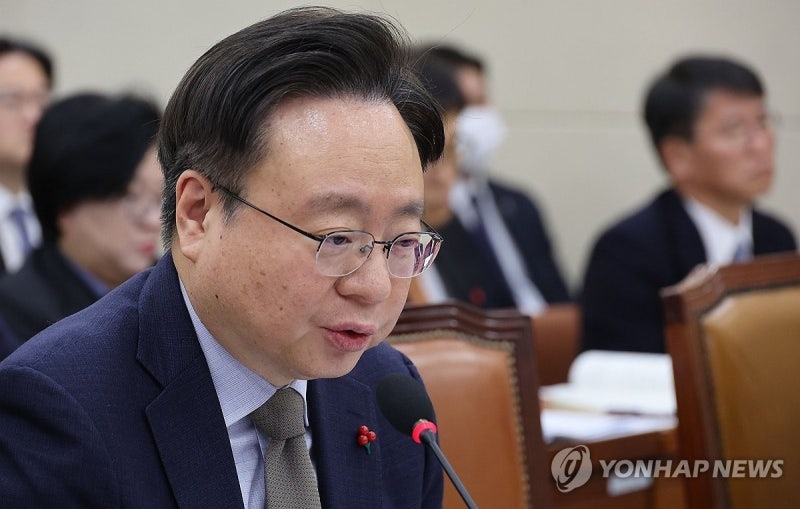 정부 "<b>설연휴</b> 문여는 병의원 최대 확보…전국 <b>응급실</b>에 1대1 전담관"