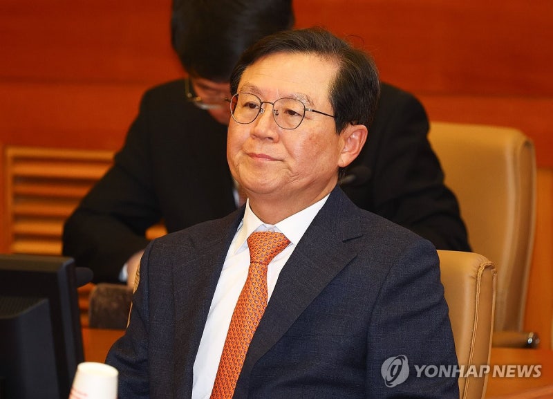 윤 대통령 변호인단, <b>공수처장</b>·<b>국수본부장 내란 혐의</b>로 <b>고발</b>