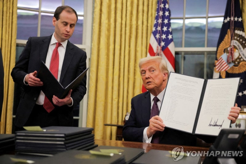 美법원, <b>트럼프</b> '<b>출생시민권</b> 제한' <b>행정명령</b>에 제동…일시 차단