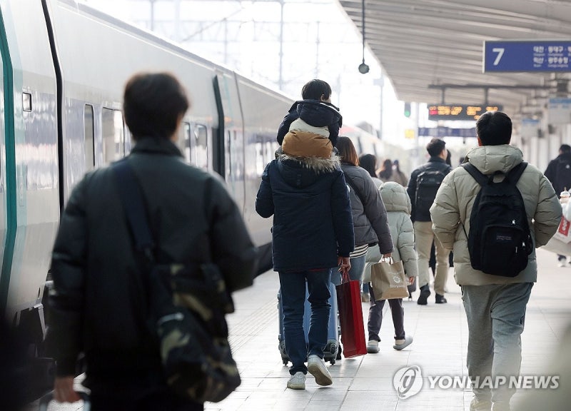여야, 서울역 등에서 <b>설</b> 명절 <b>귀성 인사</b>