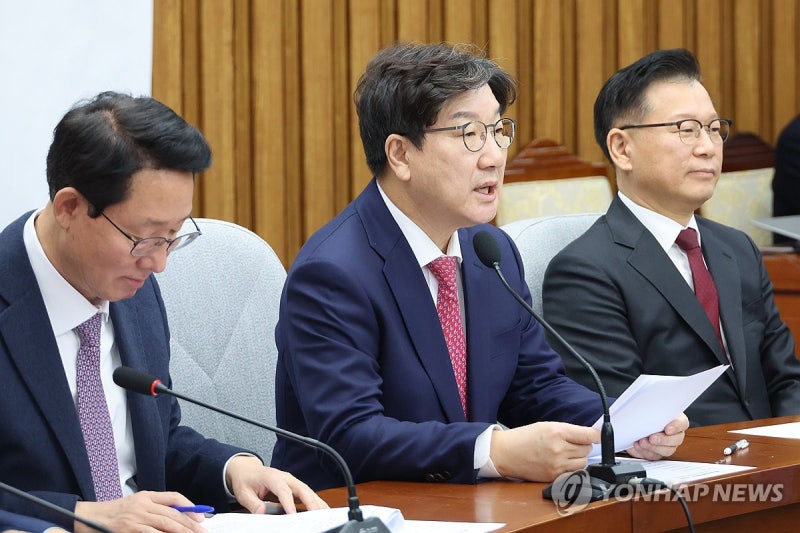 <b>권성동</b> "李 정치적 자아분열…쥐가 고양이 흉내내도 고양이안돼"