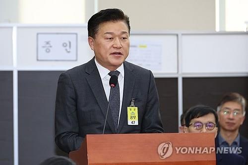 <b>대통령실</b>, <b>신용한</b> 전 교수 고발…"'굿판' 허위사실 유포"