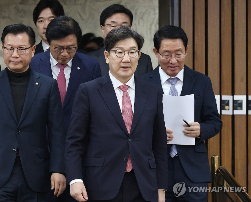 <b>권성동</b>, 李 '<b>위헌</b><b>심판 제청</b>'에 "조기대선으로 죄악 덮겠다는 뜻"