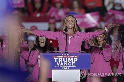 <b>트럼프 며느리</b>, 주말 황금시간대 <b>폭스뉴스 진행</b>자로