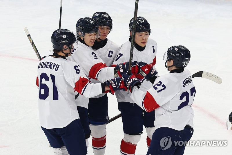 [아시안게임] <b>남자 아이스하키</b>, <b>한일전</b> 5-2 완승…3연승 질주