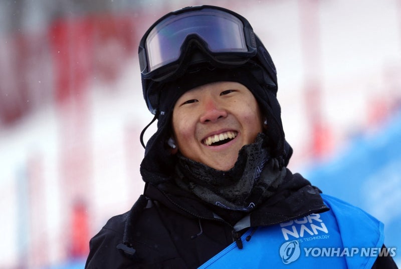 [아시안게임] <b>스노보드</b> <b>이채운</b>, 슬로프스타일 <b>금메달</b>…강동훈 3위(종합...