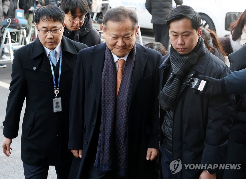 이상민 전 행정안전부 장관, 탄핵심판 7차 변론 출석 (서울=연합뉴스) 이상민 전 행정안전부 장관이 11일 서울 종로구 헌법재판소에서 열린 윤석열 대통령 탄핵심판 7차 변론에 출석하고 있다. 2025.2.11 [사진