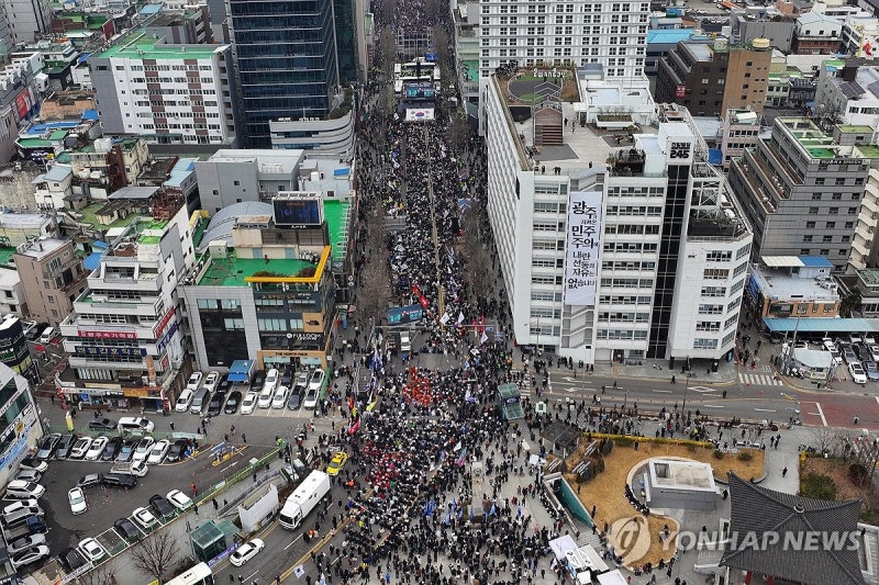 <b>광주</b> 금남로서 <b>탄핵</b> 촉구 궐기대회…"2만명 참가"