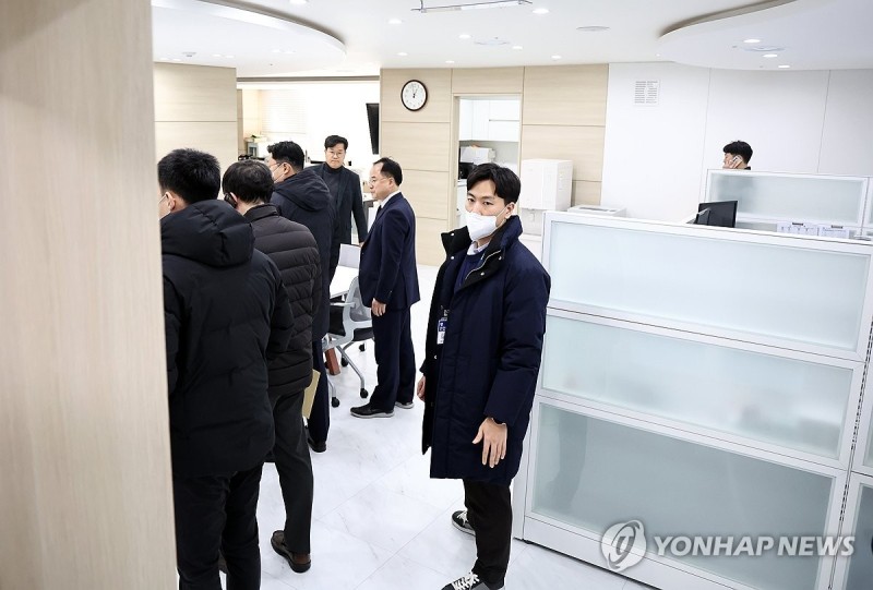 경찰, '<b>단전단수</b> 의혹' <b>이상민</b> 자택 <b>압수수색</b>…소방청장도 대상