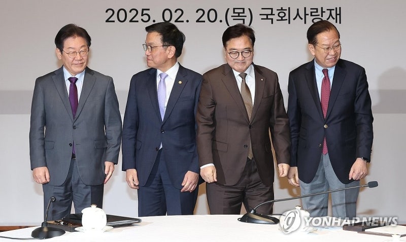 여야정 4자회담 '빈손종료'…<b>추경</b>·반도체법·연금 합의 없어