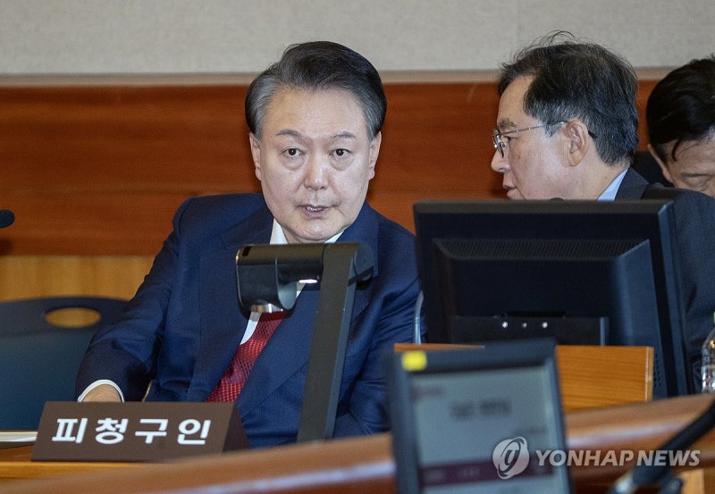 [2보] 경찰, 尹 특수공무집행방해 입건…<b>체포저지</b> 문자메시지 확보