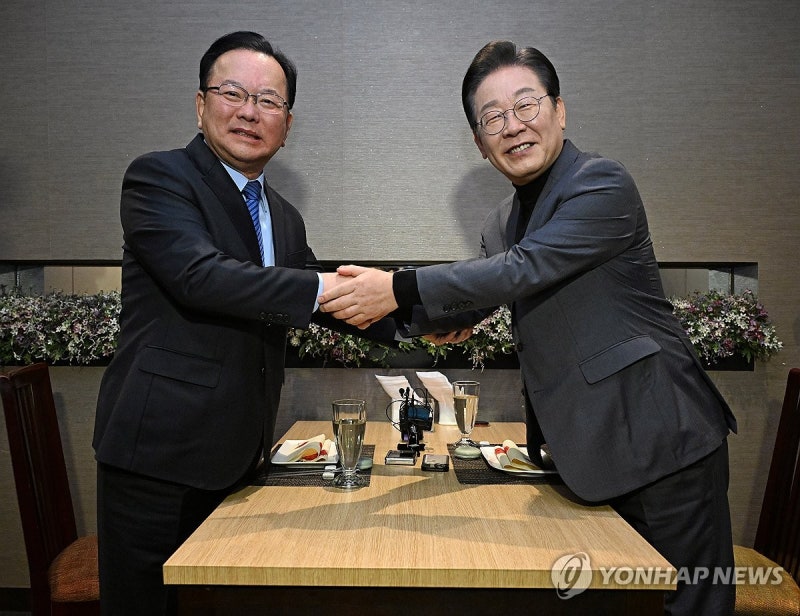 <b>김부겸</b> "<b>개헌</b>의견 분명히 밝혀야"…李 "지금은 내란극복 집중"(종합)
