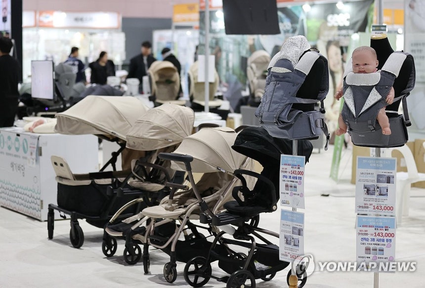 서울하이베이비키즈페어 개막 (서울=연합뉴스) 이재희 기자 = 27일 서울 강남구 세텍에서 열린 